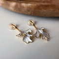 Clips d’oreilles feuille ondulée pendante