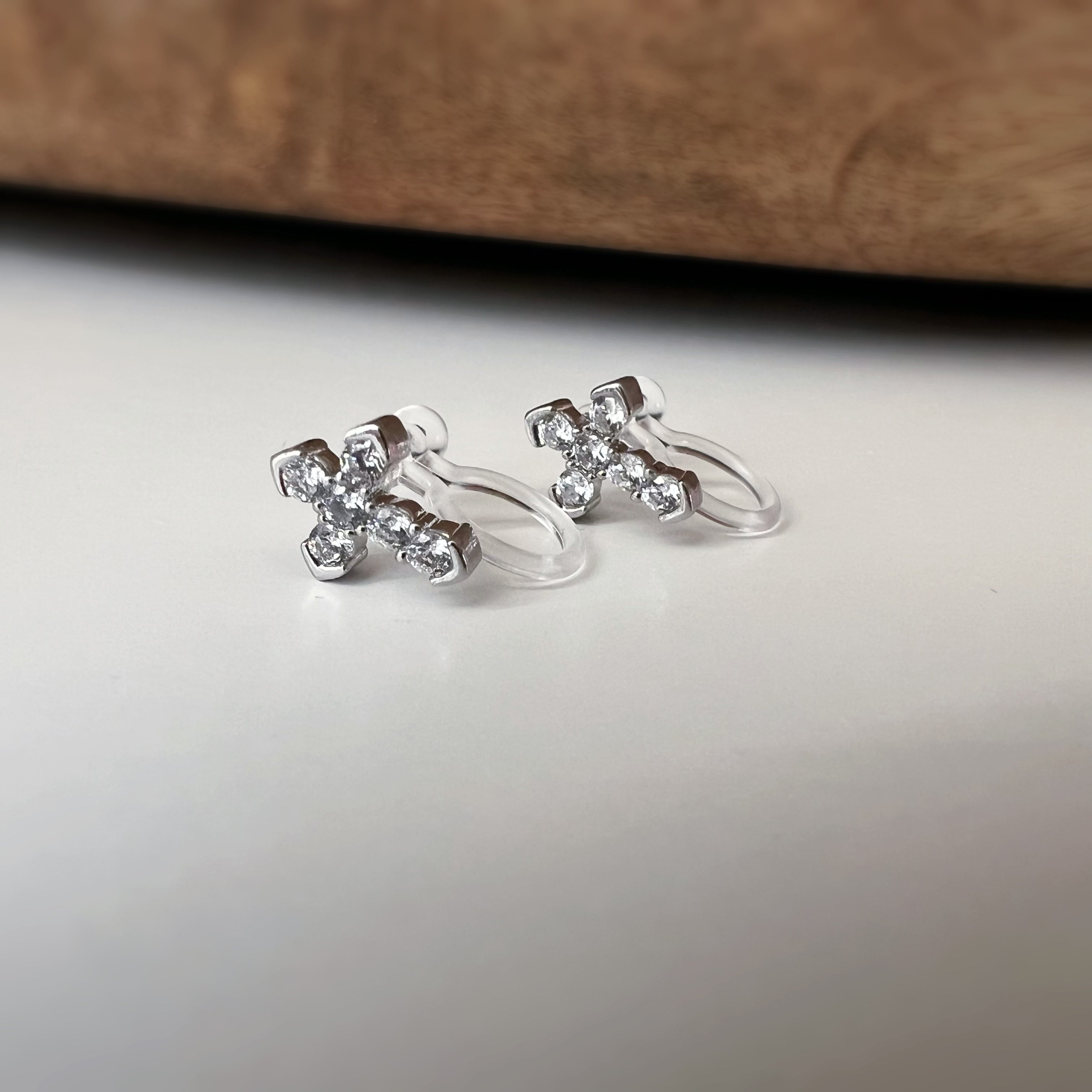 Clips d’oreilles croix strass, couleur or argent ou or rose
