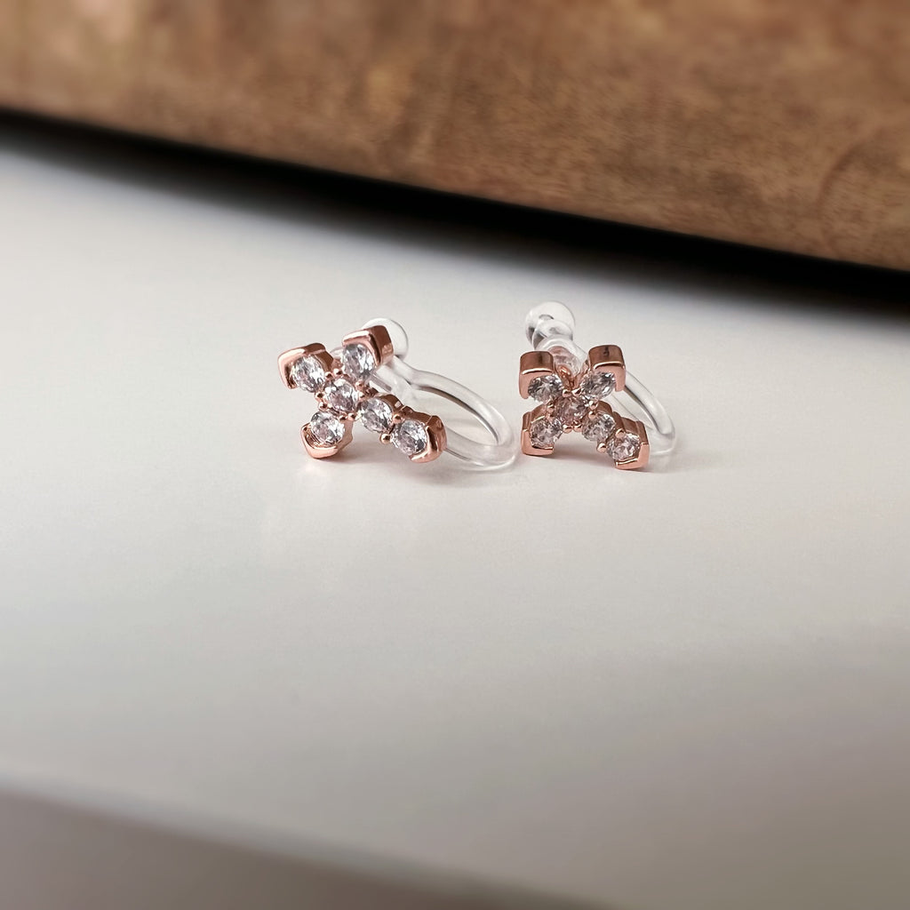 Clips d’oreilles croix strass, couleur or argent ou or rose
