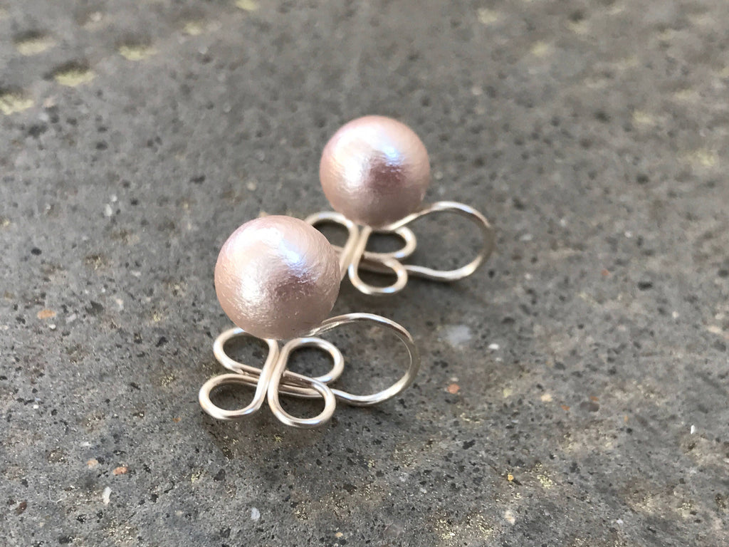 SANS DOULEUR Boucles d'oreilles CLIPS U en forme de trèfle à 4 feuilles, Perle de Coton japonaise plaqué d'argent ou d'or. Boucle Délicate