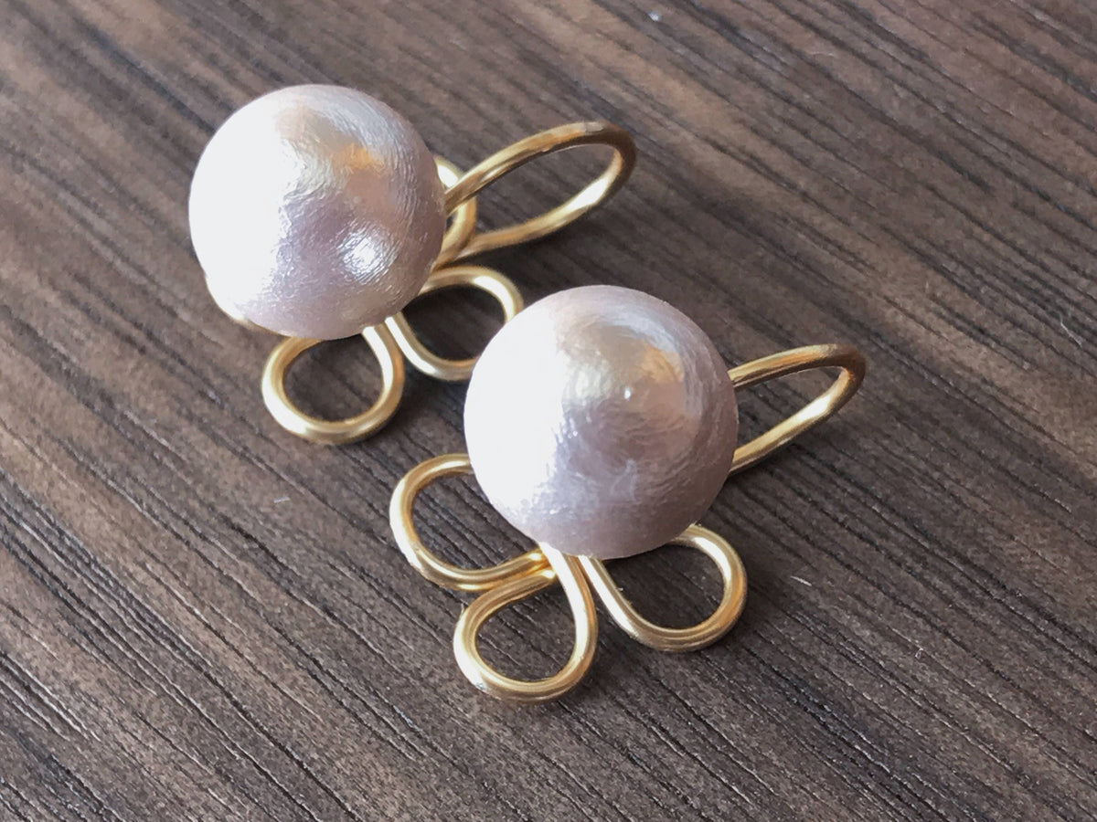 SANS DOULEUR Boucles d'oreilles CLIPS U en forme de trèfle à 4 feuilles, Perle de Coton japonaise plaqué d'argent ou d'or. Boucle Délicate