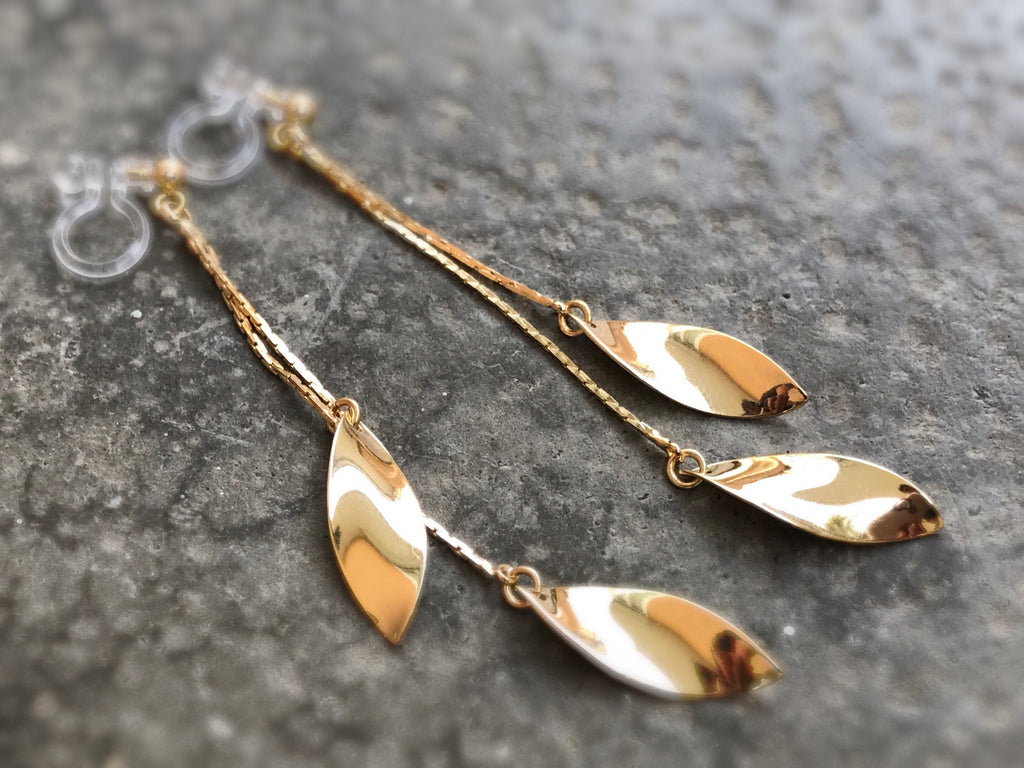 Longues Boucles d'oreilles CLIPS INVISIBLES pendantes tassel feuilles couleur doré, 18k plaqué d'or. Bijoux quotidien Cadeaux pour elle.