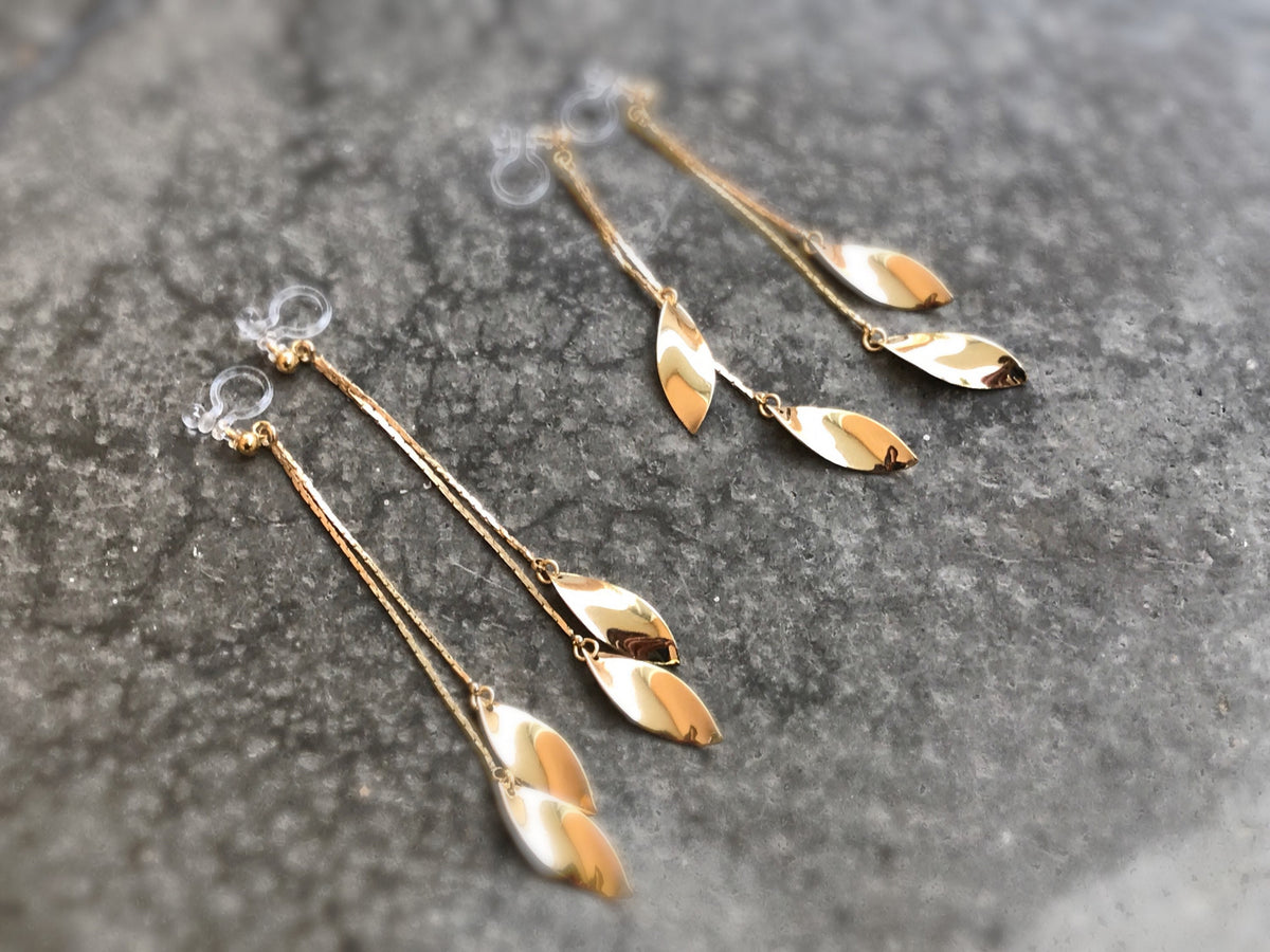 Longues Boucles d'oreilles CLIPS INVISIBLES pendantes tassel feuilles couleur doré, 18k plaqué d'or. Bijoux quotidien Cadeaux pour elle.