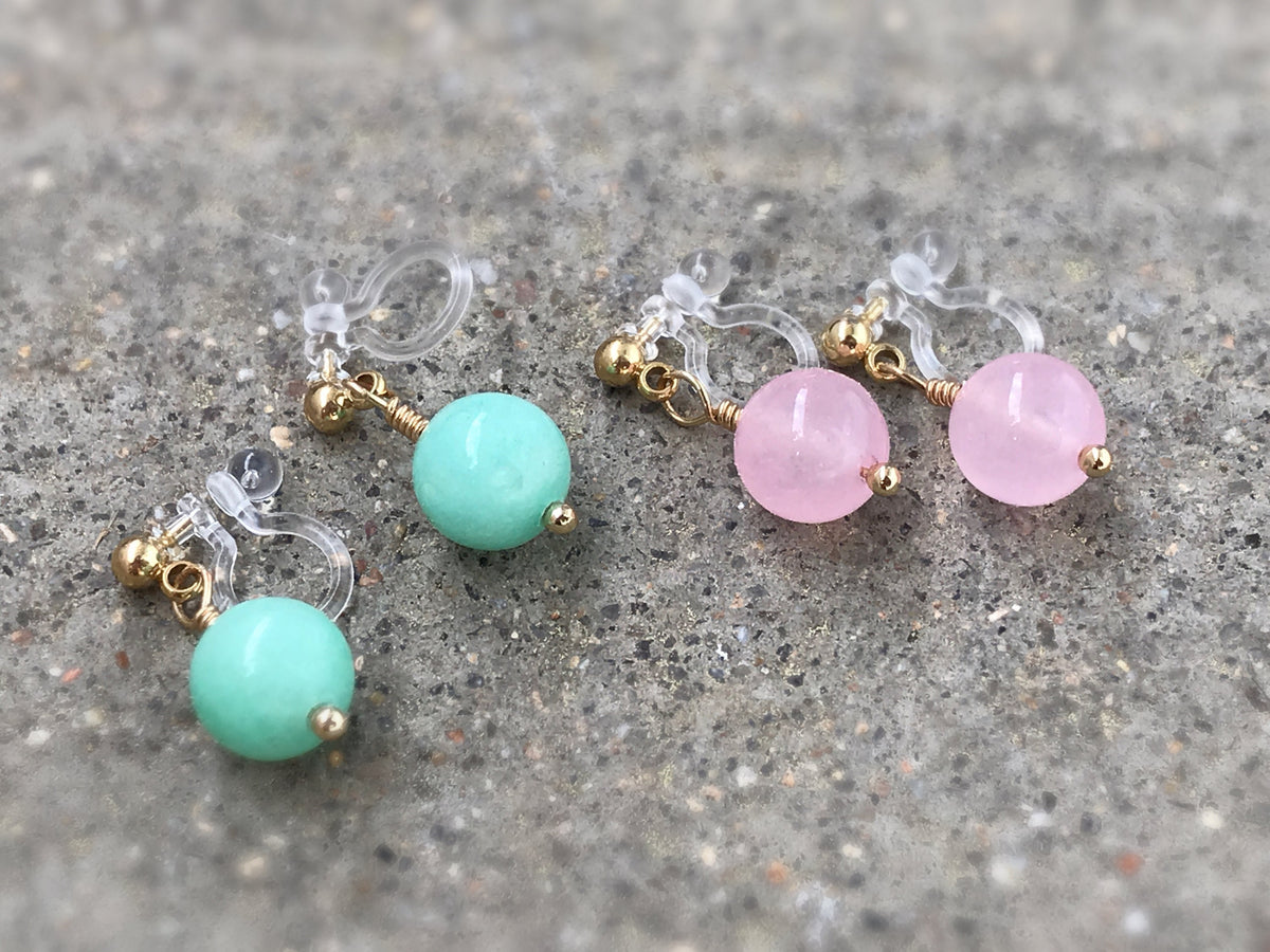 Boucles d'oreilles Clips INVISIBLES, Naturel Tianhe Pierre Calcédoine Vert. Clips d'oreilles. Bijoux quotidien, simple. Couleur doré.