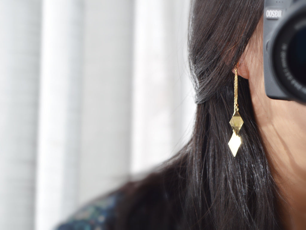 Longues Boucles d'oreilles CLIPS INVISIBLES pendantes tassel Double Losanges Torsadés couleur doré. Bijoux quotidien Cadeaux pour elle.