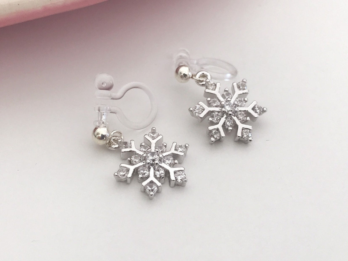 Flocon de Neige. Clips invisible laiton plaqué d'or, Zircon. Bijoux Délicates. Cadeaux Noël Prêt à offrir