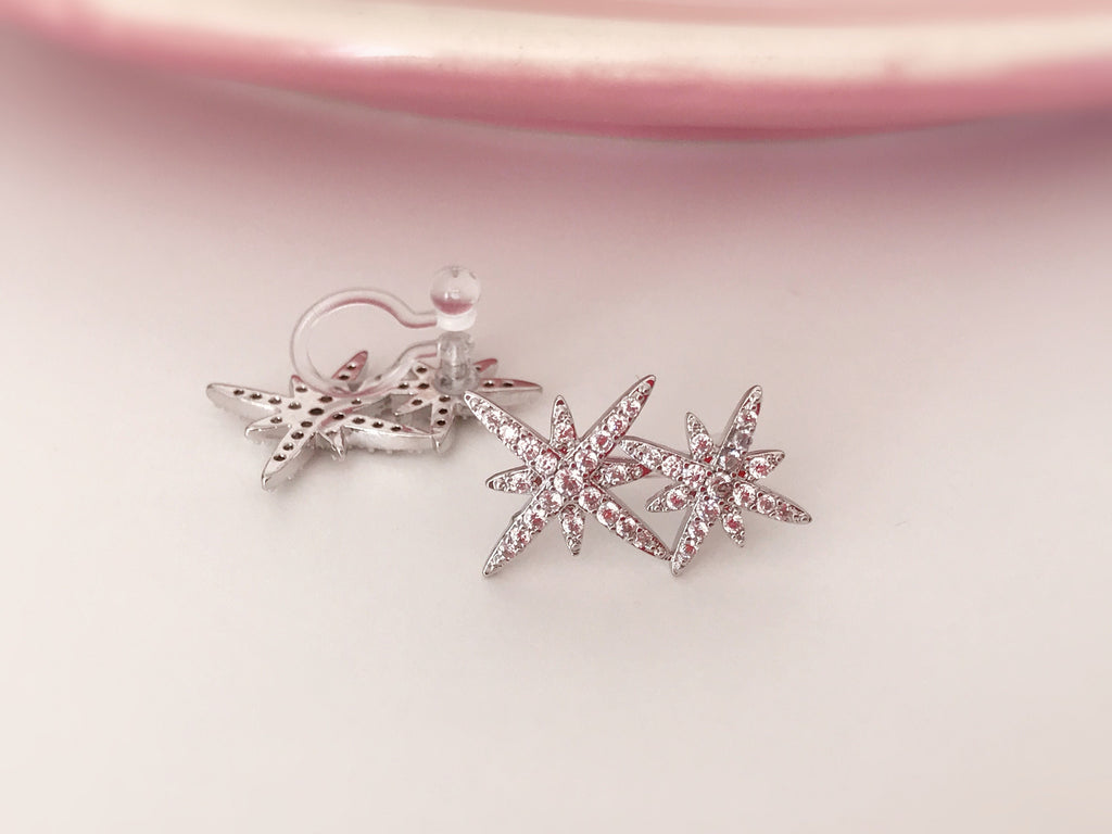Boucles d'oreilles Clips INVISIBLES, Étoile Double Zircon Couleur Argenté. Clips d'oreilles.