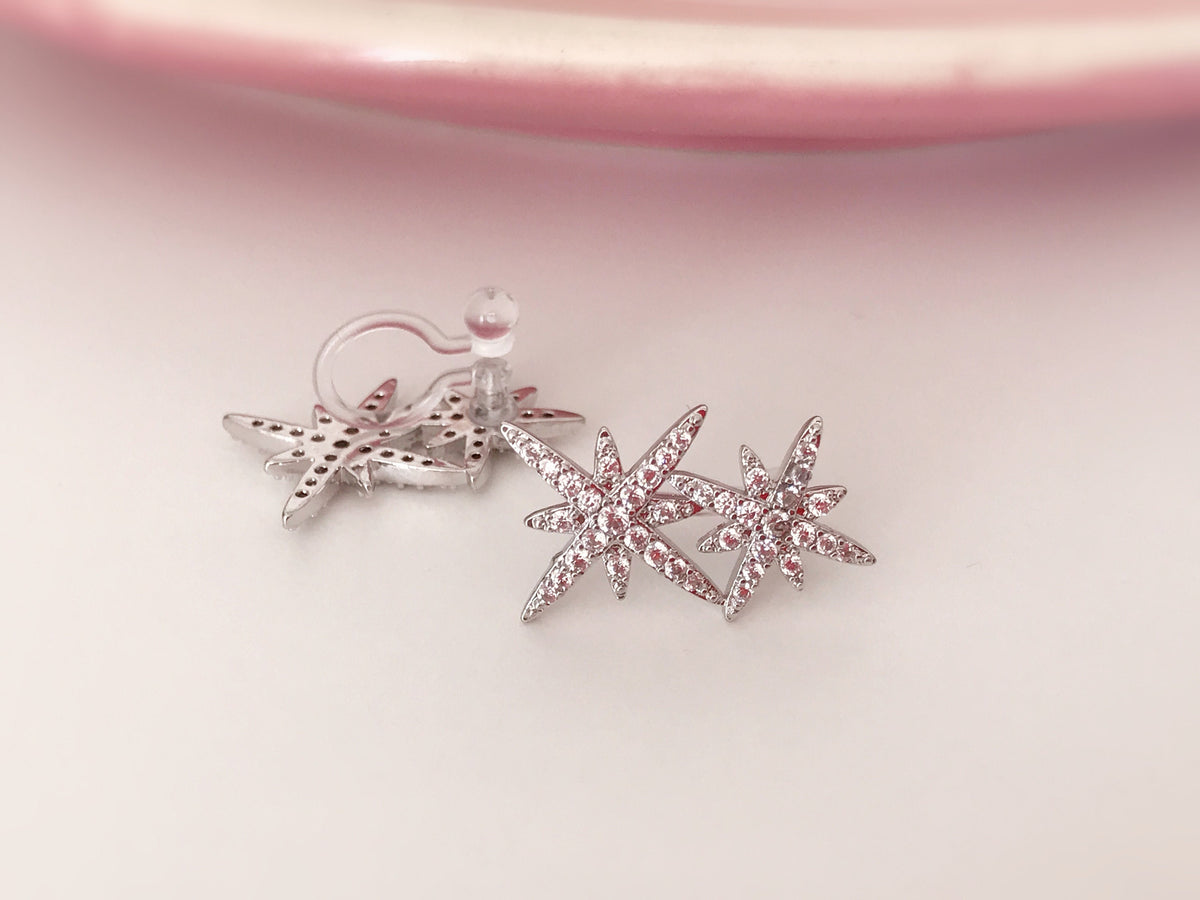 Boucles d'oreilles Clips INVISIBLES, Étoile Double Zircon Couleur Argenté. Clips d'oreilles.