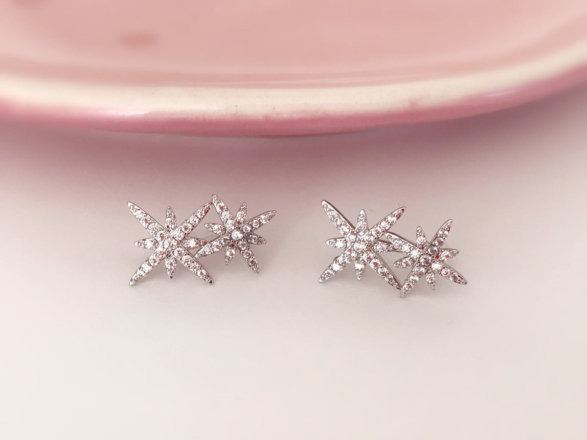 Boucles d'oreilles Clips INVISIBLES, Étoile Double Zircon Couleur Argenté. Clips d'oreilles.