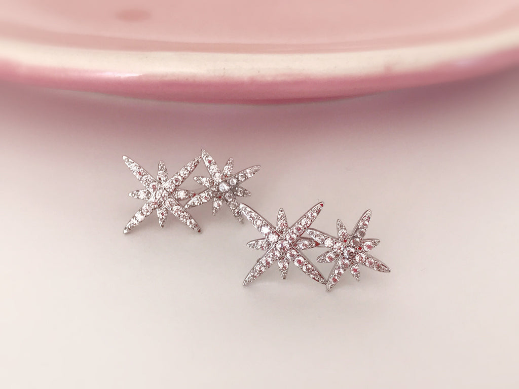 Boucles d'oreilles Clips INVISIBLES, Étoile Double Zircon Couleur Argenté. Clips d'oreilles.