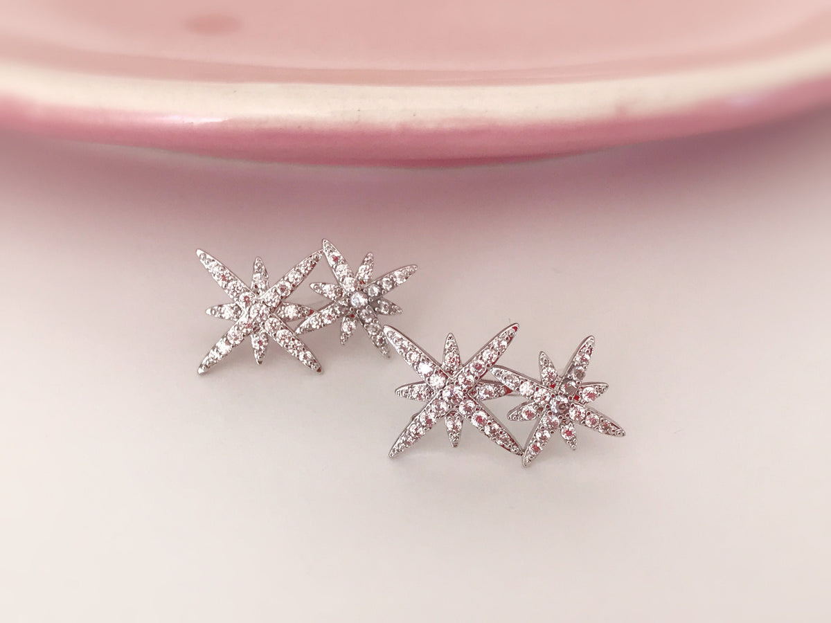 Boucles d'oreilles Clips INVISIBLES, Étoile Double Zircon Couleur Argenté. Clips d'oreilles.