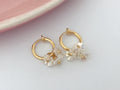 Clips d'oreille 2-EN-1 CLIPS anneaux doré. Mini perles fleur gris, très mignon Bijoux quotidien Anneaux 1.3cm