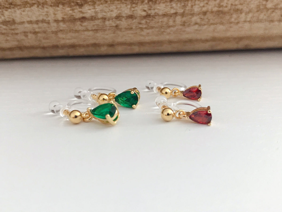 Christmas. Red or green water drop pearls. Golden invisible ear clips. Christmas gifts. Very cute Candy packaging. Ready to offer