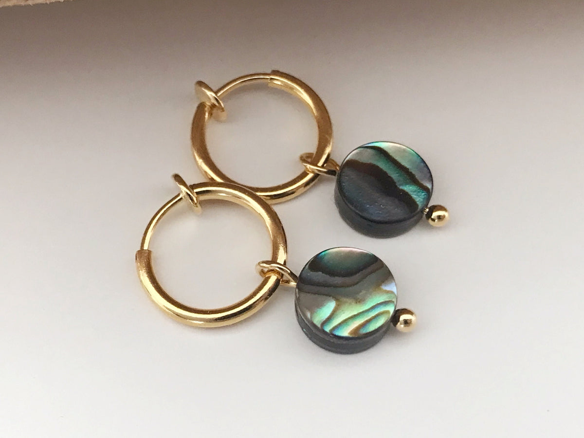 Clips d'oreille 2-EN-1 CLIPS anneaux doré. Perle coquillage d'ormeau naturelle forme rond Noir. Bijoux quotidien Anneaux 1.3cm