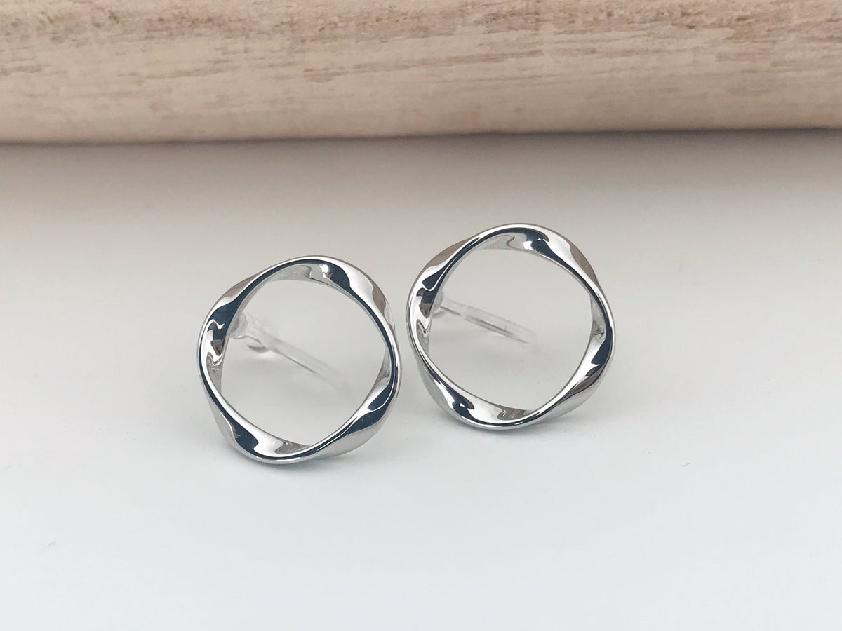 Boucles d'oreilles Clips INVISIBLES Cercle couleur Argent / Or, Cercle torsadé Clips d'oreilles confortable bijoux minimaliste quotidien.