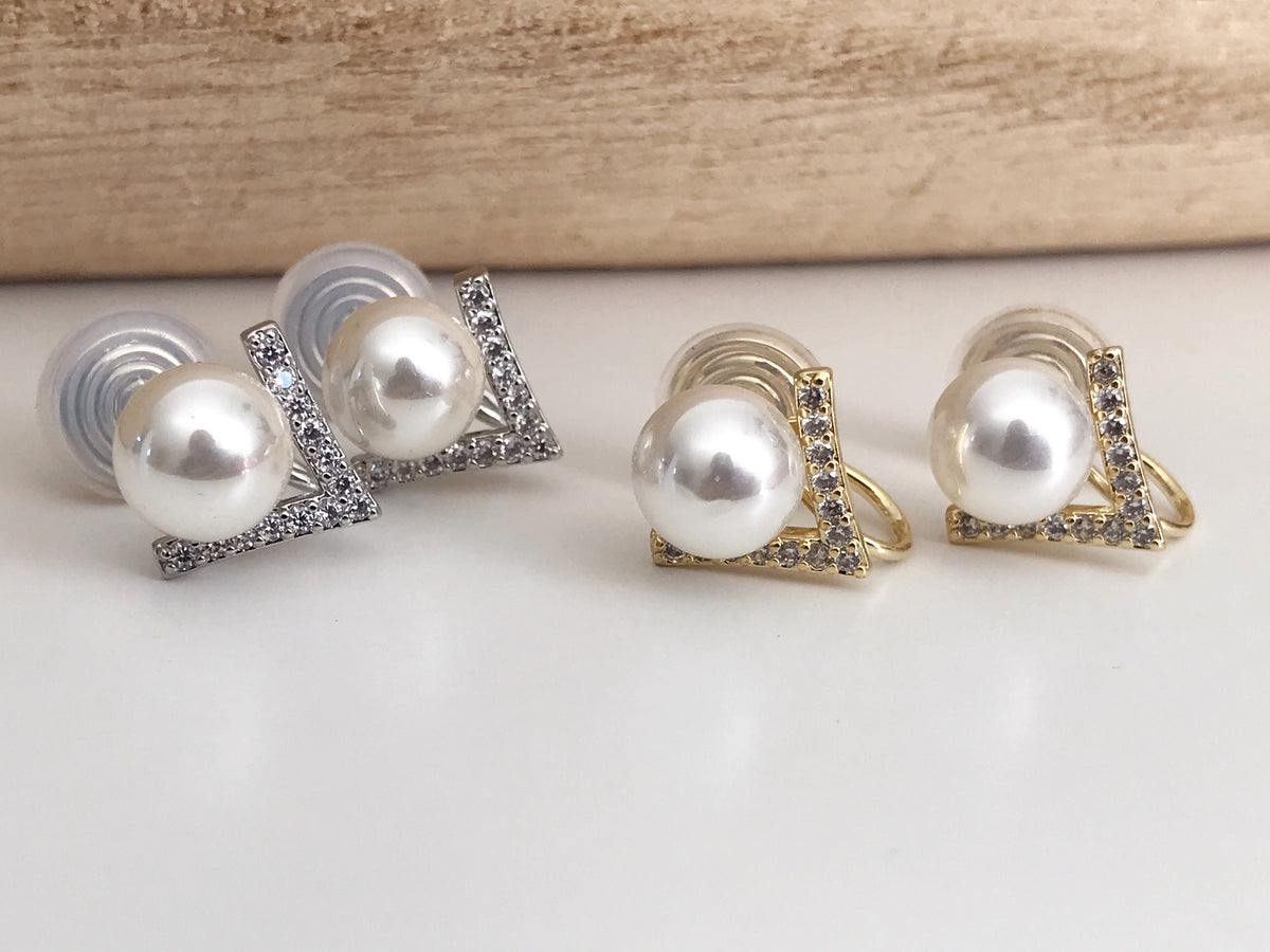 PAINLESS ! CLIPS U spiral V earrings Mini Zircon Stones with large white Pearl in Gold/Silver color. Comfortable clips.