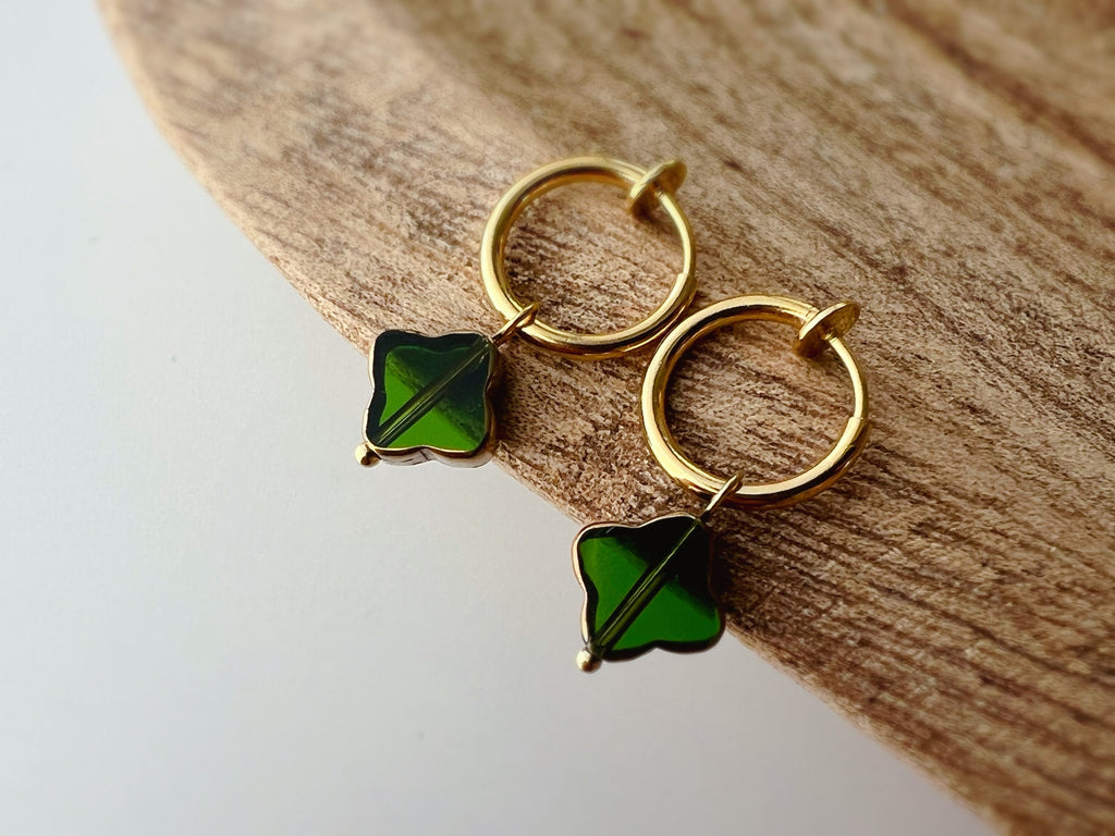 Clips d'oreille 2-EN-1 CLIPS anneaux Créoles Torsadés doré avec Perle vert trèfle à quatre feuilles en verre Bijoux quotidien Anneaux 1.3cm