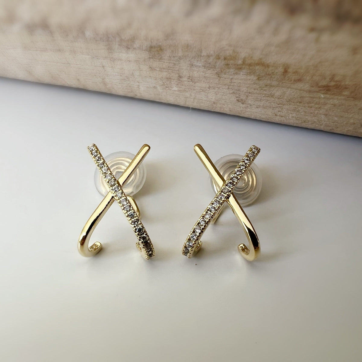 SANS DOULEUR ! Boucles d'oreilles CLIPS U spirale Croix strass Mini Zircon plaqué d'Or. Clips d'oreilles confortable.