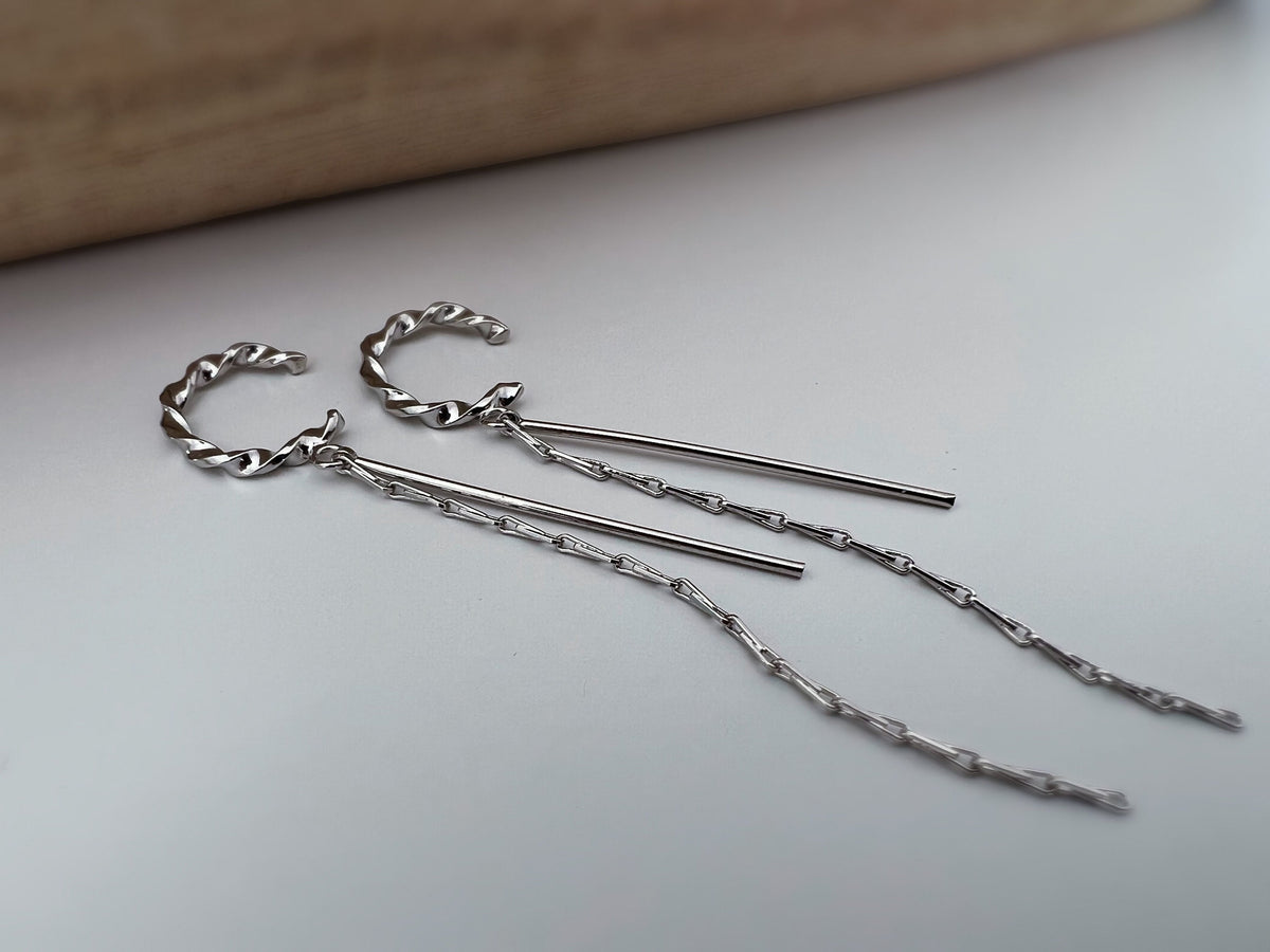 Clips d'oreilles torsadé avec longue chaine et barre couleur Argent/ Or pour oreilles non percées. clips d'oreilles confortable