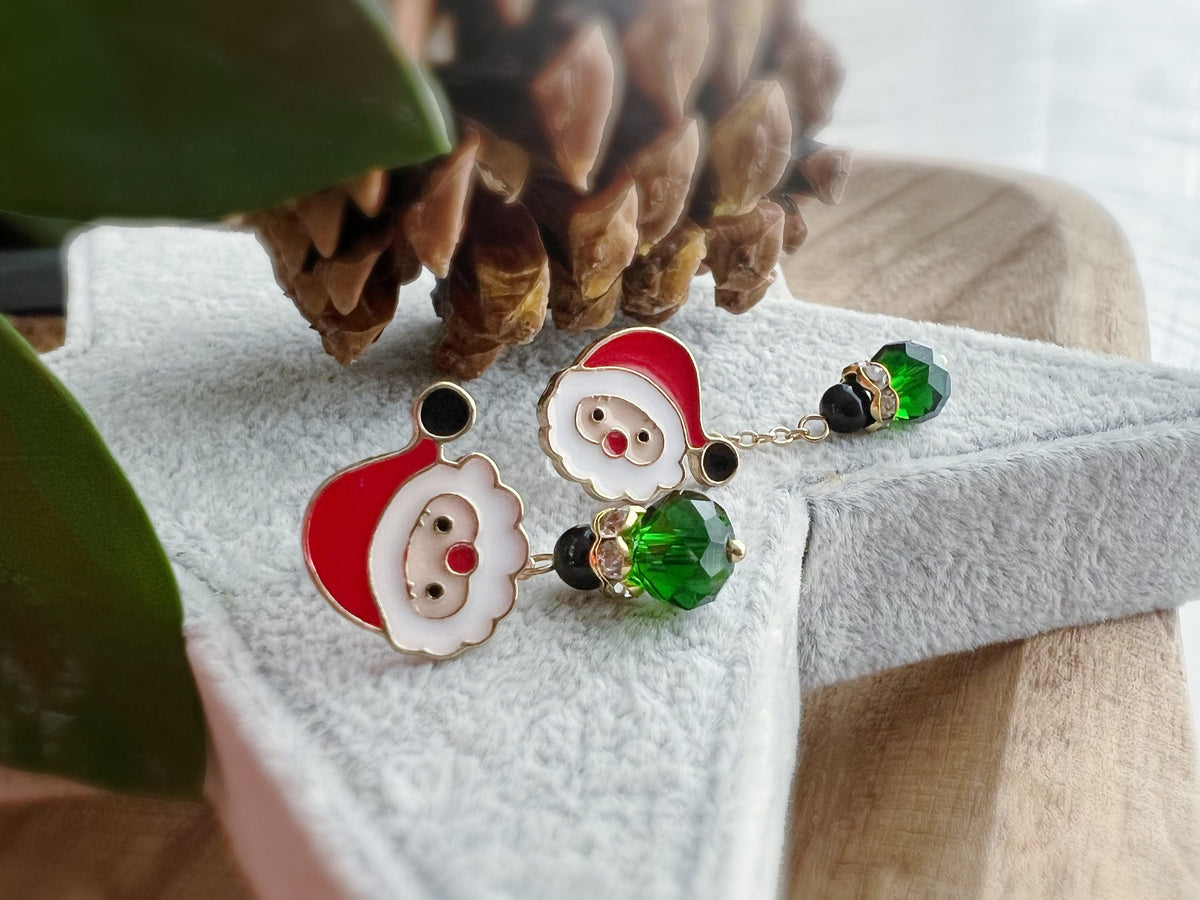 Père Noël . Clips Invisible Recto-Verso, Perle agate noir Perle verre vert facette. Cadeaux Noël Prêt à offrir