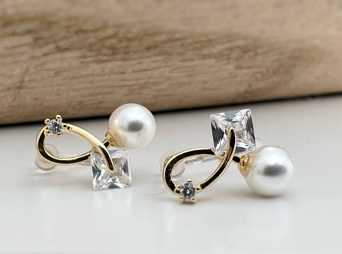 INVISIBLE gold square zircon ear clips, mini white pearl, delicate comfortable ear clips. Daily jewelry. Ready to gift.