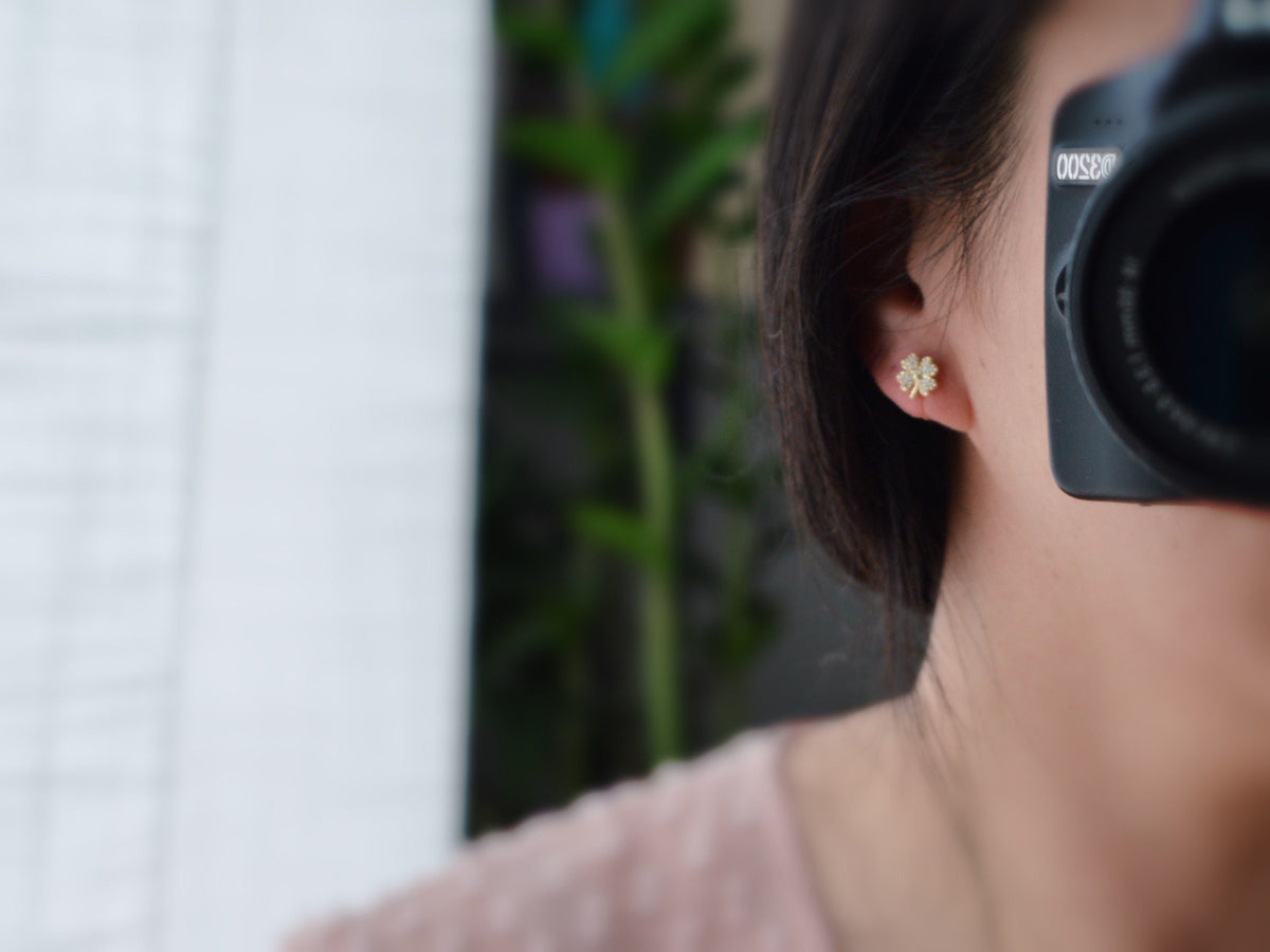 Mini invisible EAR CLIPS, small 4-leaf clover lucky gold zircon Clip-on earrings comfortable delicate minimalist