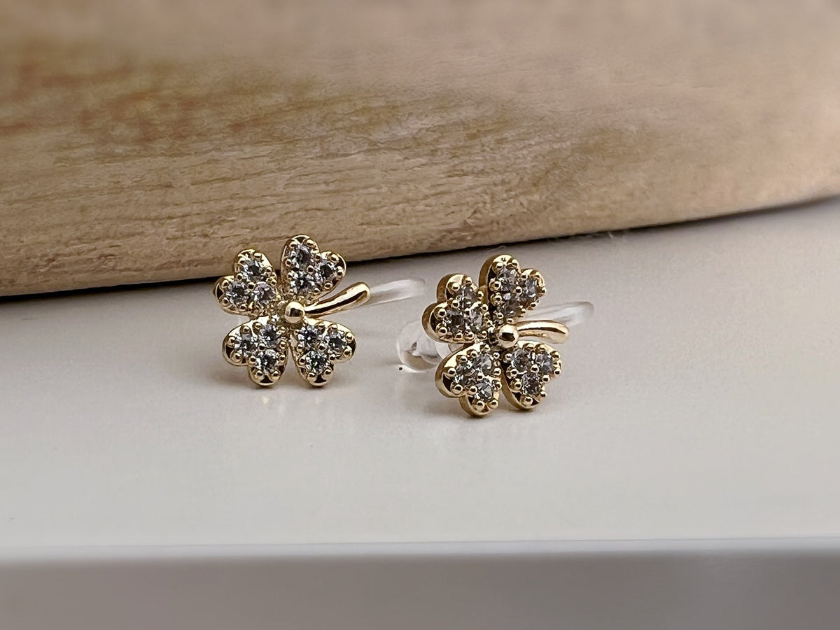 Mini invisible EAR CLIPS, small 4-leaf clover lucky gold zircon Clip-on earrings comfortable delicate minimalist