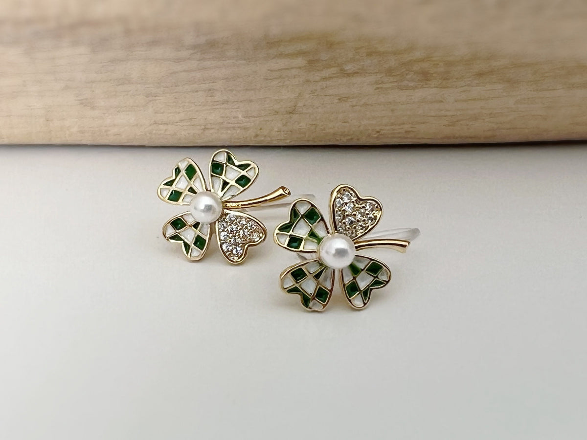 Mini invisible ear CLIPS, small 4-leaf clover gold checkerboard green white lucky charm Delicate comfortable clip earrings