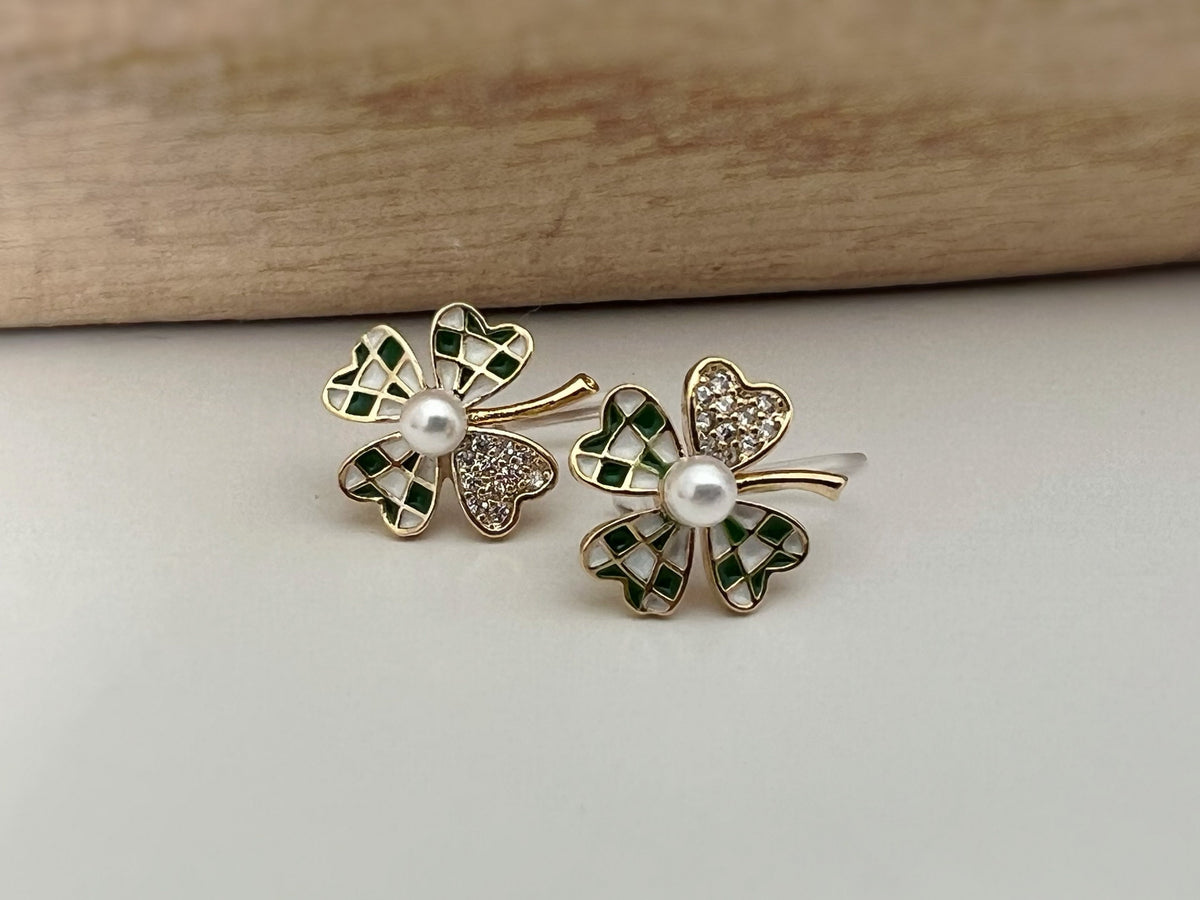 Mini invisible ear CLIPS, small 4-leaf clover gold checkerboard green white lucky charm Delicate comfortable clip earrings