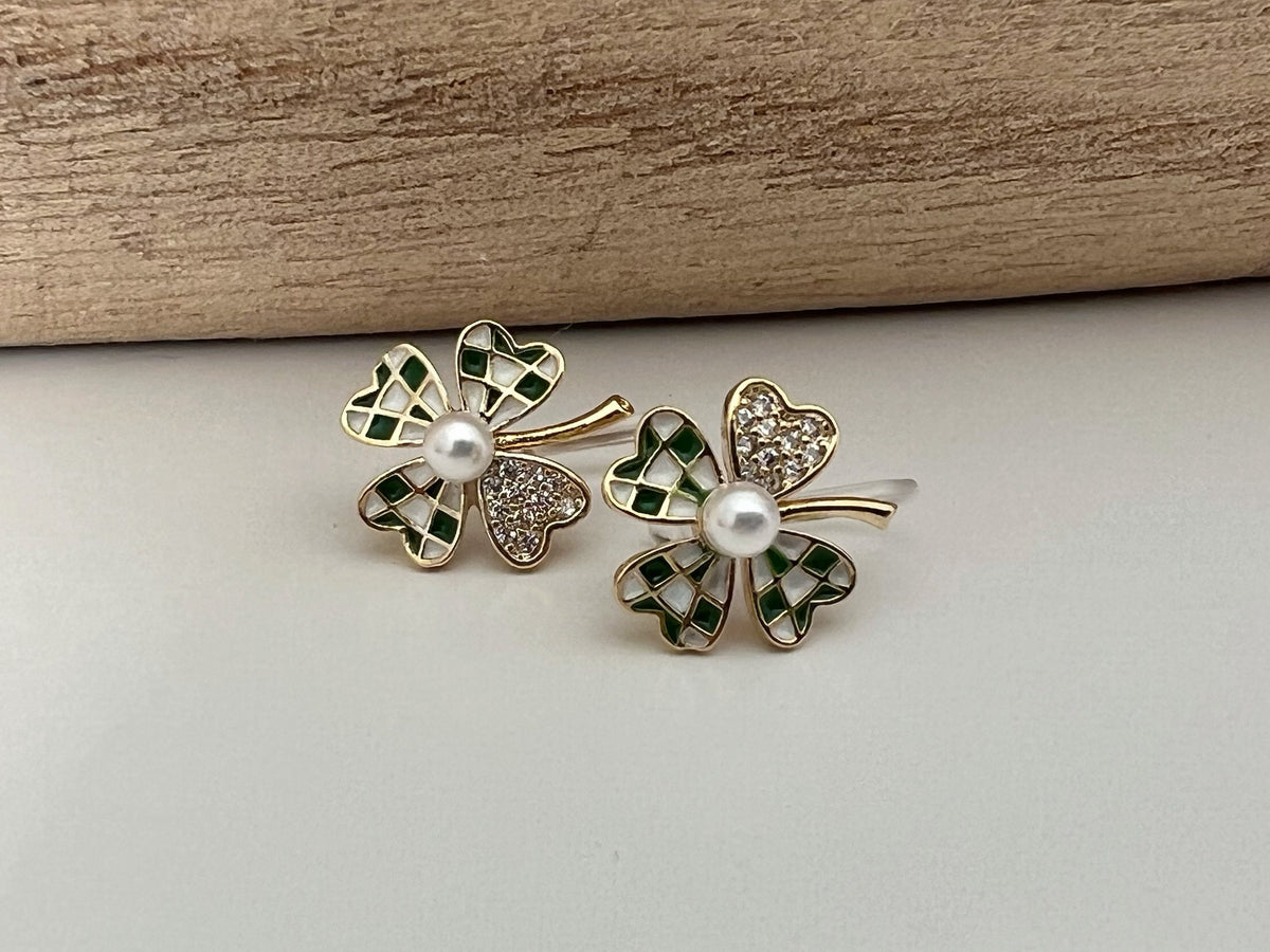Mini invisible ear CLIPS, small 4-leaf clover gold checkerboard green white lucky charm Delicate comfortable clip earrings