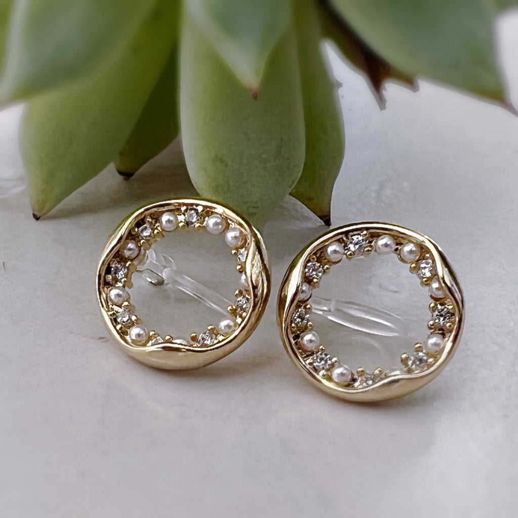 Boucles d'oreilles Clips INVISIBLES Cercle Or Mini perle blanche et zircon, Clips d'oreilles confortable bijoux minimaliste quotidien.