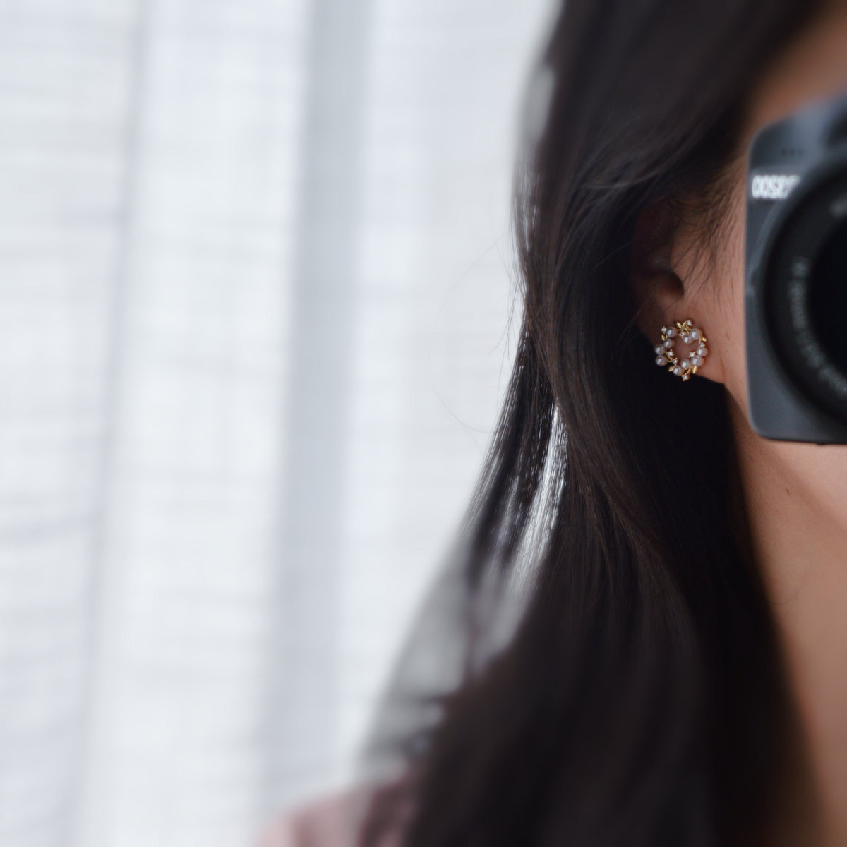 SANS DOULEUR ! Boucles d'oreilles CLIPS U Cercle branche d'olivier Mini Pierres Zircon Perle blanche Rond plaqué d'Or. Confortable.
