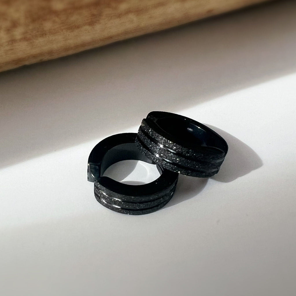 Rock CLIPS CLAMP earrings frosted silver / frosted black rings. Unpierced Ears. Daily Jewelry Men Women