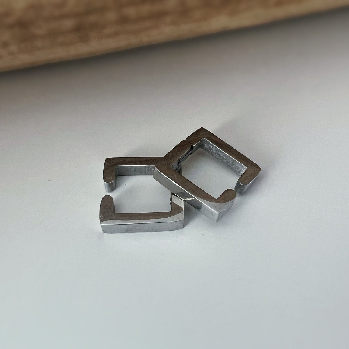 Boucles d'oreilles Rock CLIPS CLAMP carré Argent / Noir. clips d'oreilles pour Oreilles Non Percées. Bijoux quotidiens hommes femmes