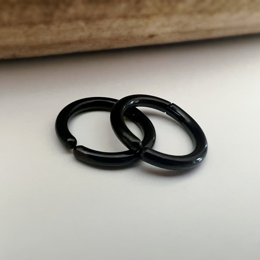 Rock Boucles d'oreille CLIPS Pince Anneaux couleur Argent/ Noir pour oreilles non percées. Hommes Femmes Créole cercle 18mm