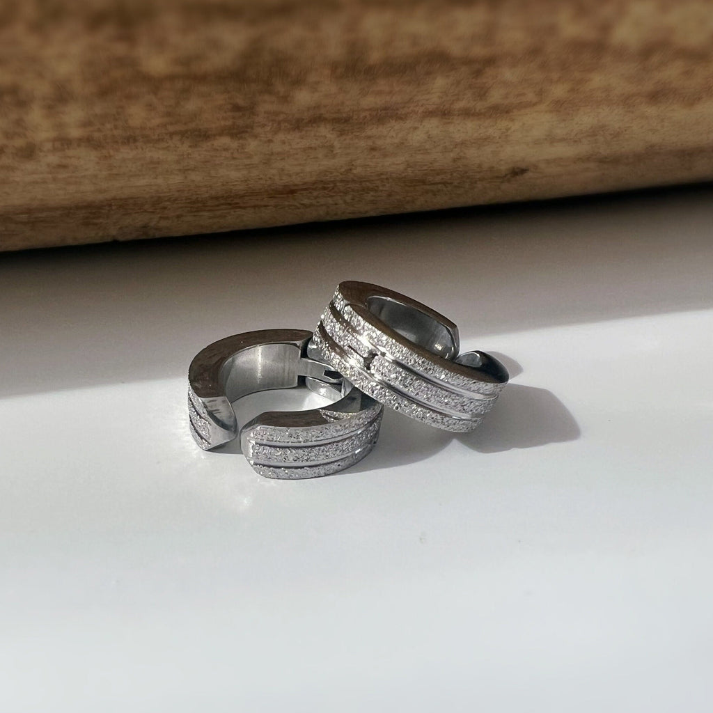Rock CLIPS CLAMP earrings frosted silver / frosted black rings. Unpierced Ears. Daily Jewelry Men Women