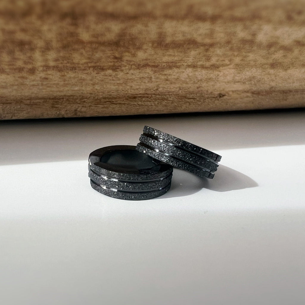 Rock CLIPS CLAMP earrings frosted silver / frosted black rings. Unpierced Ears. Daily Jewelry Men Women