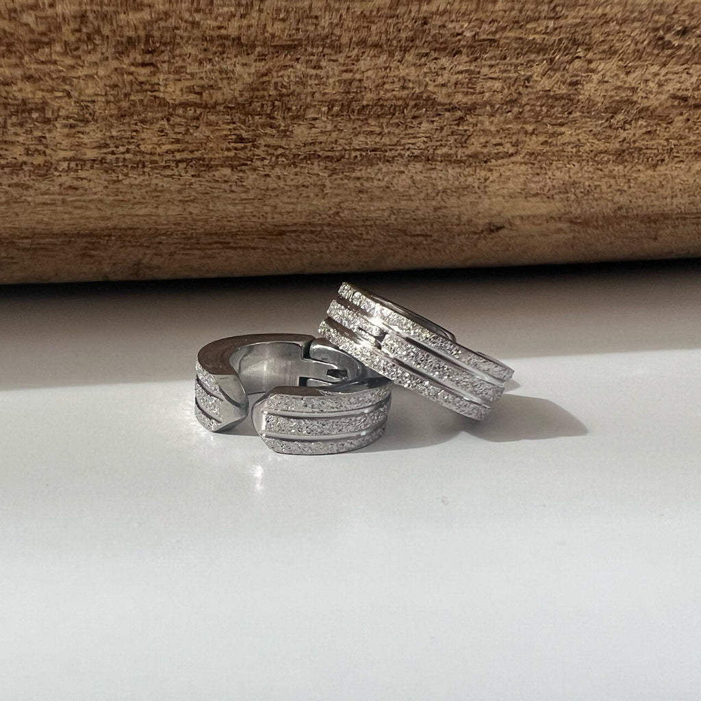 Rock CLIPS CLAMP earrings frosted silver / frosted black rings. Unpierced Ears. Daily Jewelry Men Women