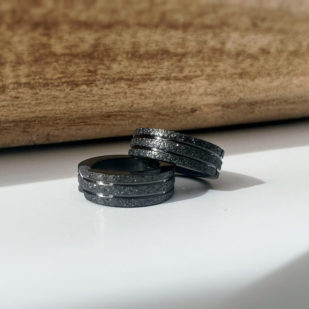 Rock CLIPS CLAMP earrings frosted silver / frosted black rings. Unpierced Ears. Daily Jewelry Men Women