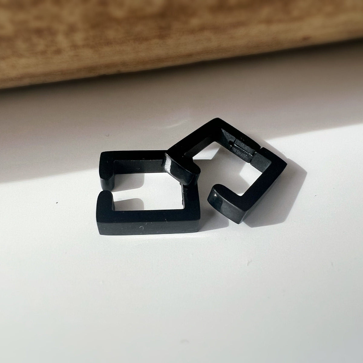 Boucles d'oreilles Rock CLIPS CLAMP carré Argent / Noir. clips d'oreilles pour Oreilles Non Percées. Bijoux quotidiens hommes femmes