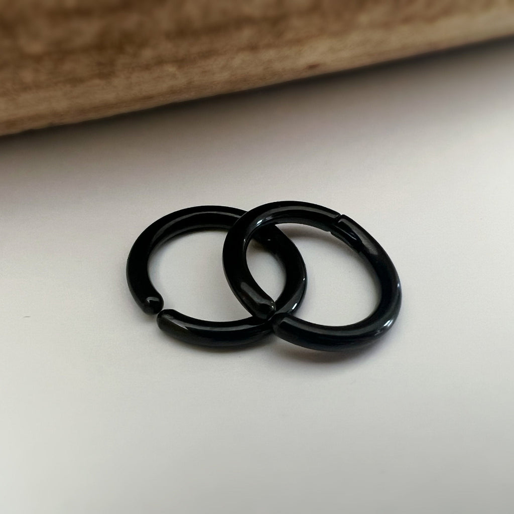 Rock Boucles d'oreille CLIPS Pince Anneaux couleur Argent/ Noir pour oreilles non percées. Hommes Femmes Créole cercle 18mm