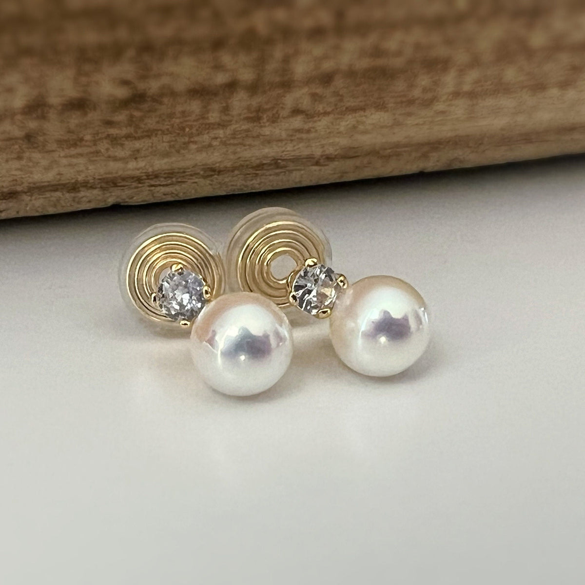 PAINLESS! CLIPS U spiral earrings gold plated White pearl 8mm Zircon 4MM. Comfortable ear clips.