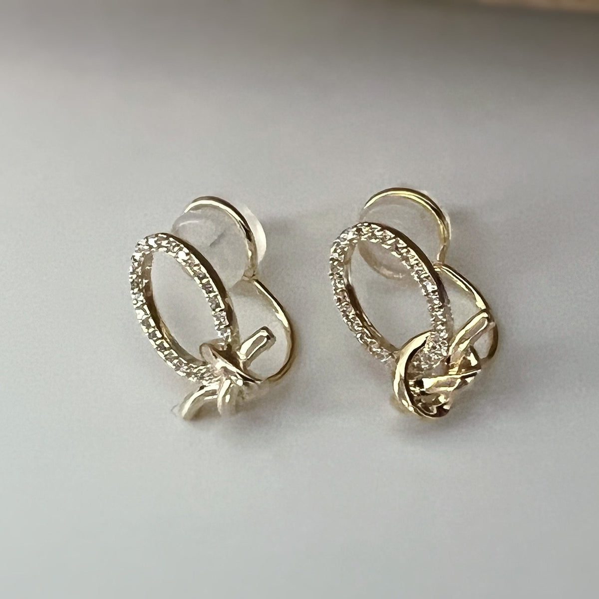 SANS DOULEUR ! Boucles d'oreilles CLIPS U nœud plaqué d'Or Ovale mini zircon. Clips d'oreilles confortable Boucles Délicates