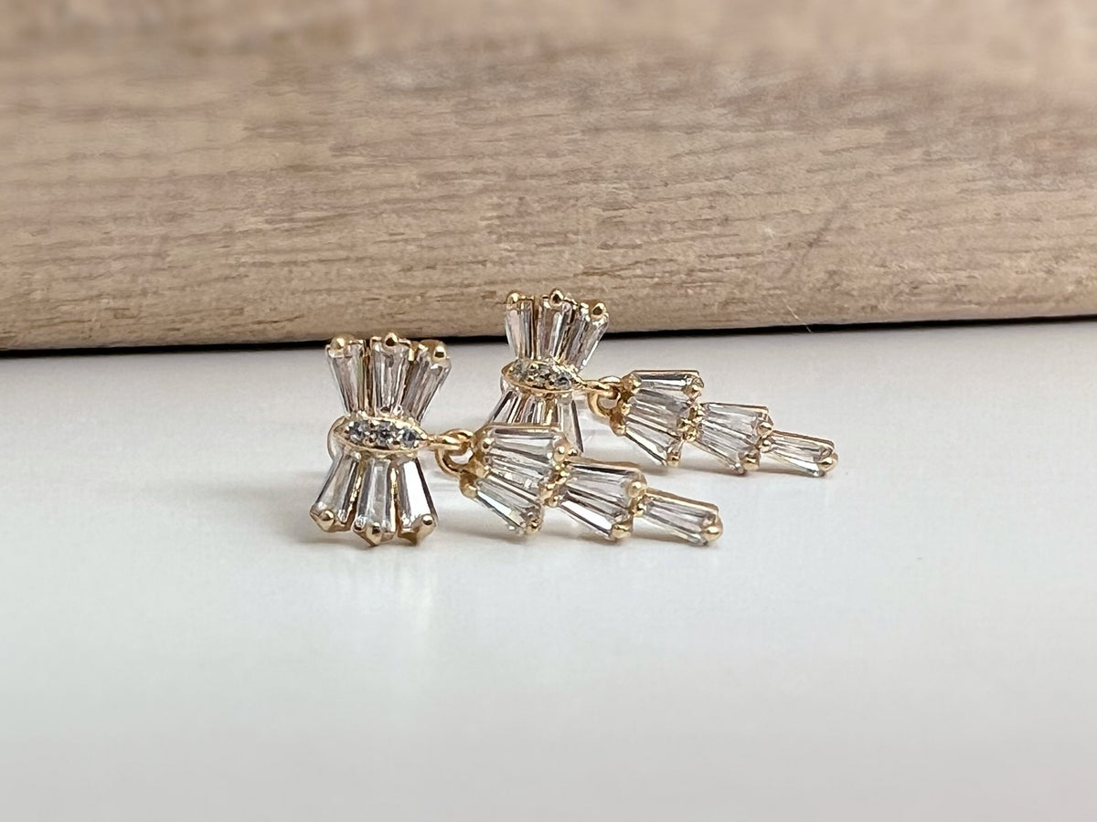 CLIPS d'oreilles invisibles pendants, Noeud de papillon zircon. Boucles d'oreilles délicat minimaliste, prêt à offrir