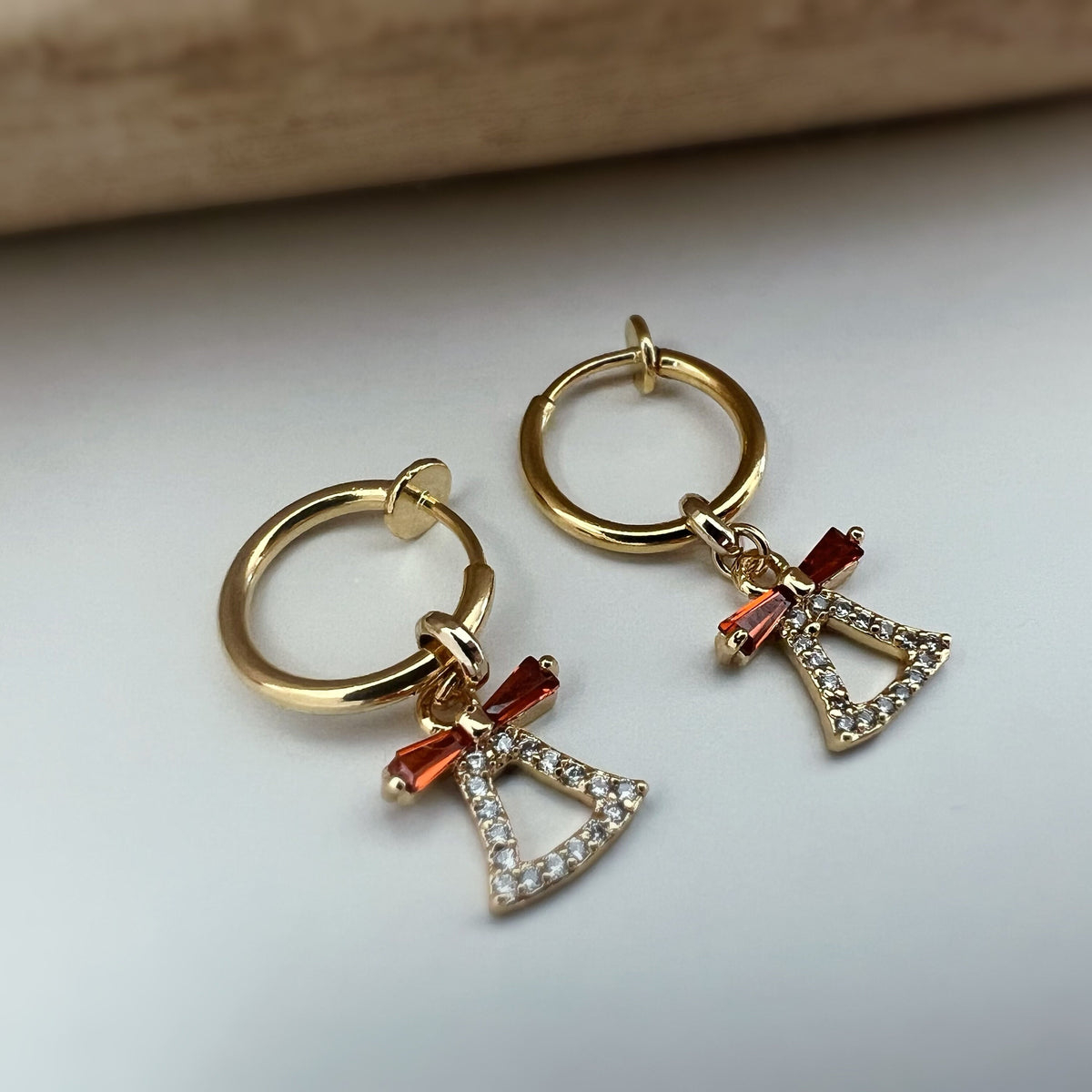 Clips d'oreille 2-EN-1 CLIPS anneaux Créoles doré avec clochette zircon noeud de papillon rouge Bijoux quotidien Anneaux 1.3cm
