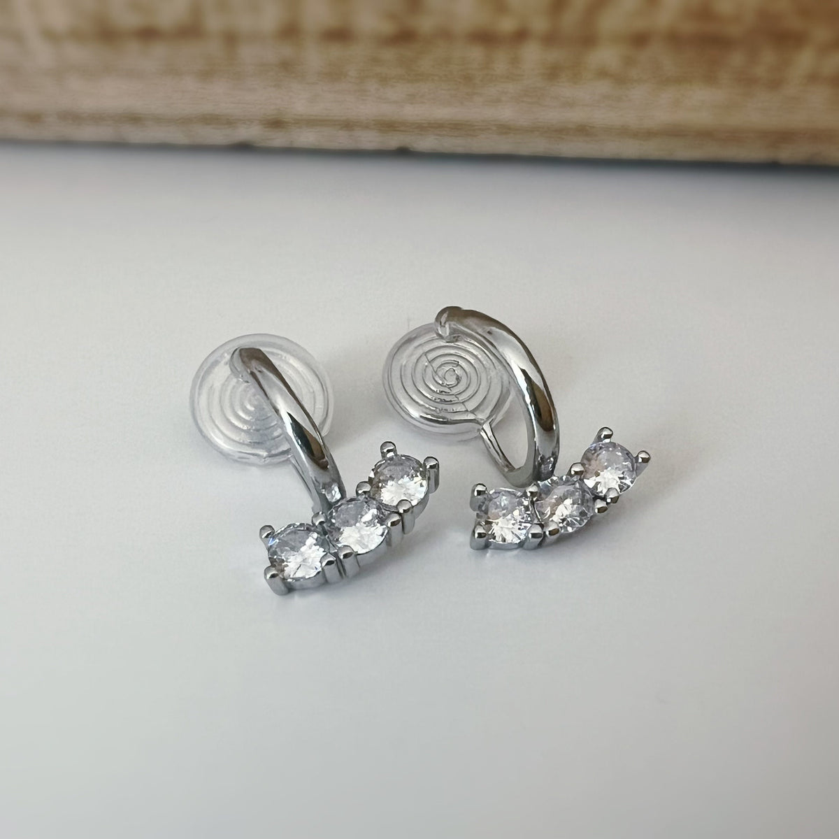 SANS DOULEUR ! Boucles d'oreilles CLIPS U spirale Petit Cercle avec Barre mini Zircon Argent / Or. Clips d'oreilles confortable délicat.