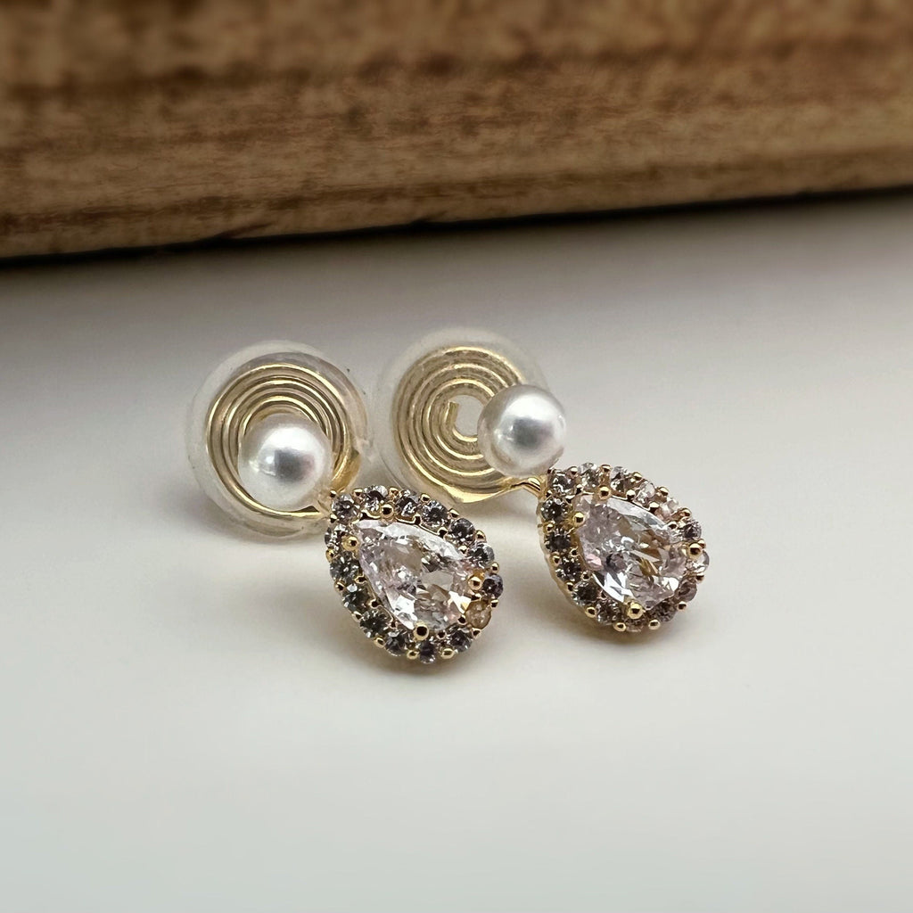SANS DOULEUR ! Boucles d'oreilles CLIPS U spirale plaqué d'Or mini Perle blanche 4mm Goutte d'eau Zircon. Clips d'oreilles confortable.