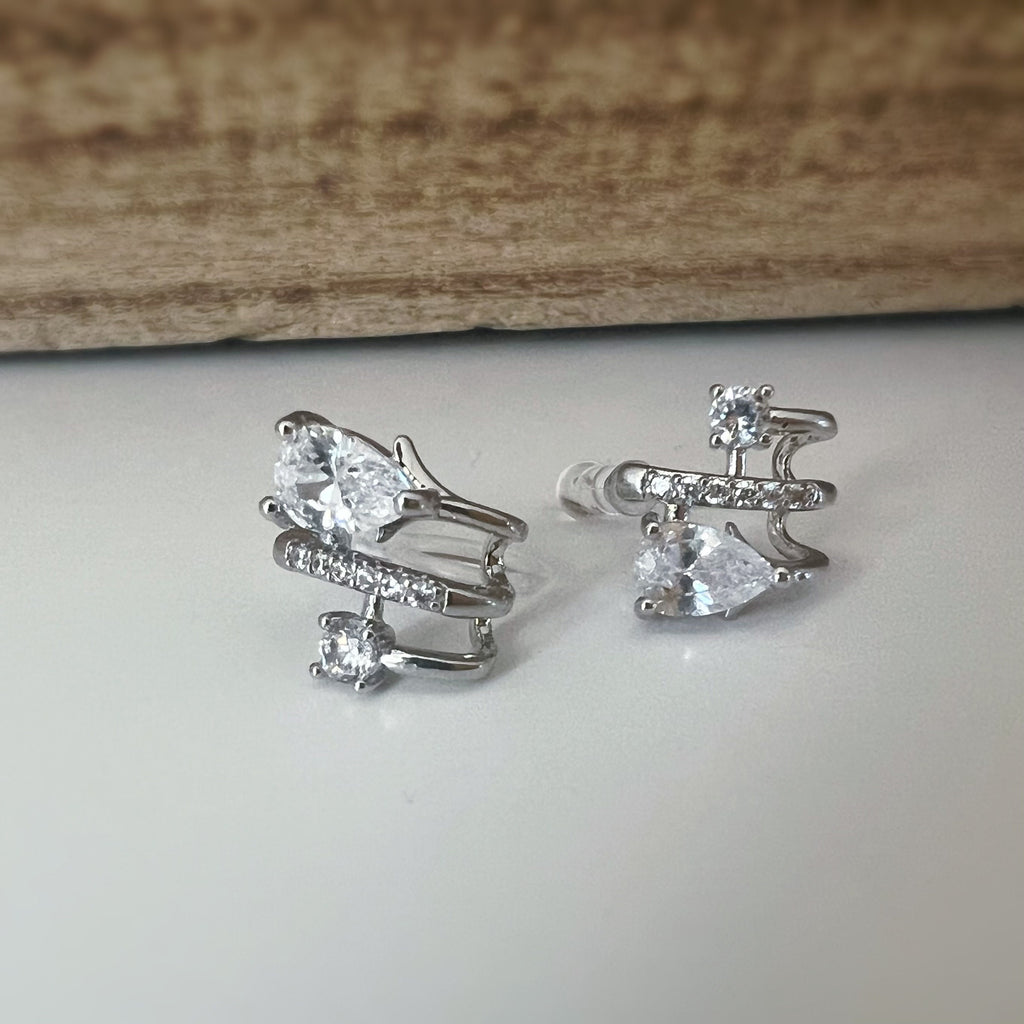 Boucles d'oreilles Clips invisible argent, triple demi-cercle Mini zircon goutte d'eau, Clips d'oreilles. Bijoux quotidien. Prêt à offrir.