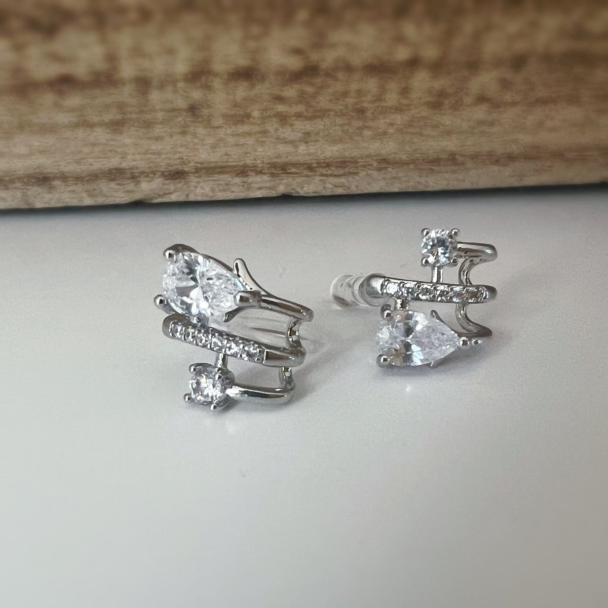 Boucles d'oreilles Clips invisible argent, triple demi-cercle Mini zircon goutte d'eau, Clips d'oreilles. Bijoux quotidien. Prêt à offrir.