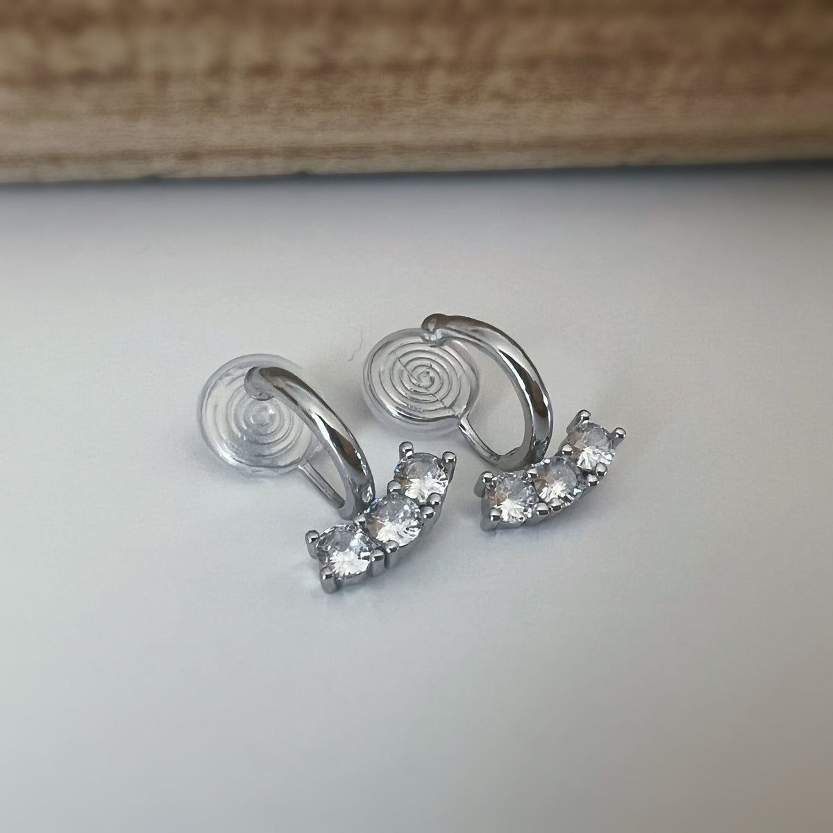 SANS DOULEUR ! Boucles d'oreilles CLIPS U spirale Petit Cercle avec Barre mini Zircon Argent / Or. Clips d'oreilles confortable délicat.